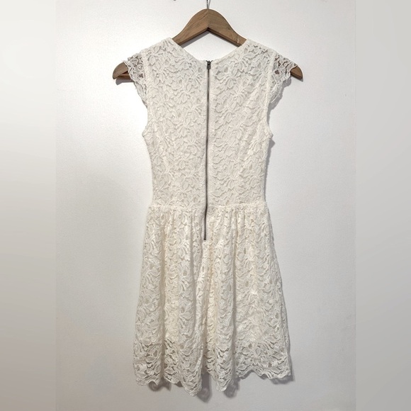 Aritzia  Talula White Lace Belgravia Dress Size 00‎ - Picture 3 of 4